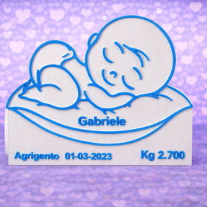 ستاند مولود جديد مع الاسم والتفاصيل – هدية تذكارية راقية