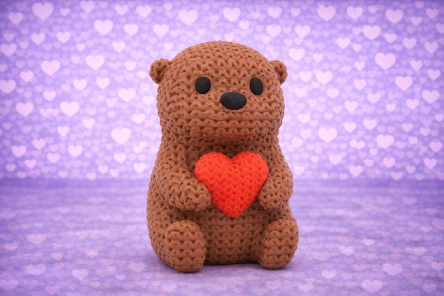 مجسم دبدوب مع قلب – هدية لطيفة تعبر عن الحب