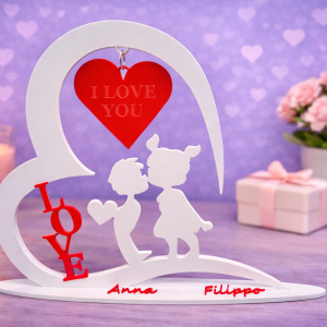 ديكور رومانسية أنيق بتصميم قلب كبير مع مجسم ظل لطفلين وقلب معلّق