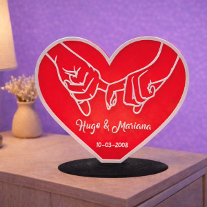 ديكور قلب أنيق برسمة يدين + أسماء وتاريخ ❤️