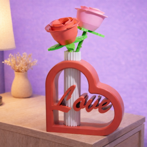 فازة ديكور أنيقة بتصميم قلب مع كلمة Love وزهور ثلاثية الأبعاد