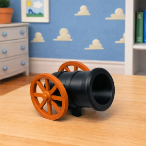 مجسم مدفع صغير مع عجلات